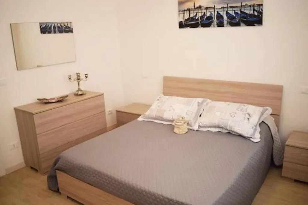 Paddy Apartment Mestre 0*,  Italy